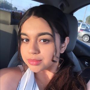 Meet your Posher, Esmeralda